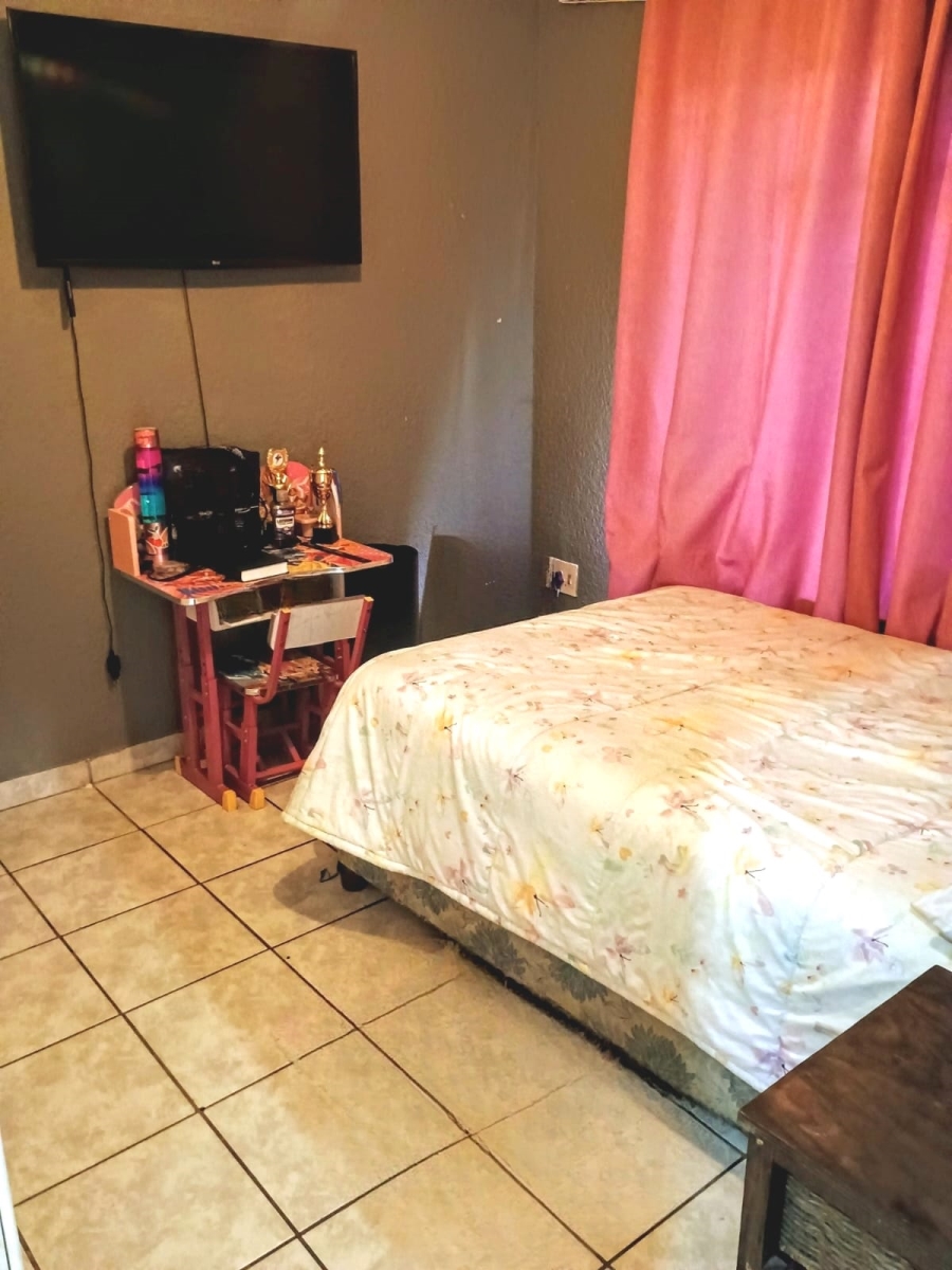 3 Bedroom Property for Sale in Safari Gardens North West